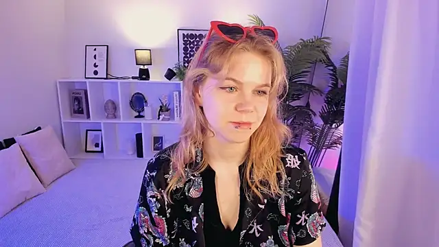 ElizabethVane online show from 05/07/26, 05:22