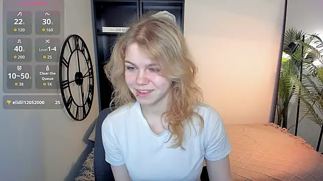 Snapshot of ElizabethVane chatting on 06/05/26, 05:23 ElizabethVane online show from 06/05/26, 05:23
