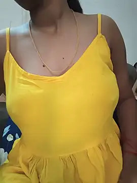 Snapshot of Shalini_08 chatting on 06/19/26, 01:44 Shalini 08 online show from 06/19/26, 01:44