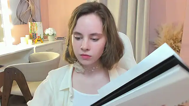 Snapshot of CrystaLeah chatting on 03/17/26, 02:20 CrystaLeah online show from 03/17/26, 02:20