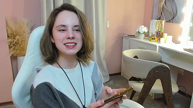 Snapshot of CrystaLeah chatting on 03/16/26, 01:26 CrystaLeah online show from 03/16/26, 01:26