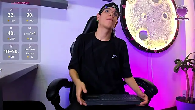 Bennet-Grayy online show from 04/19/26, 04:02