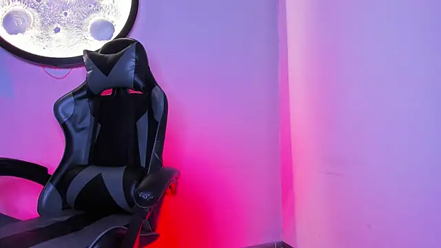 Snapshot of Bennet-Grayy chatting on 04/14/26, 04:17 Bennet-Grayy online show from 04/14/26, 04:17