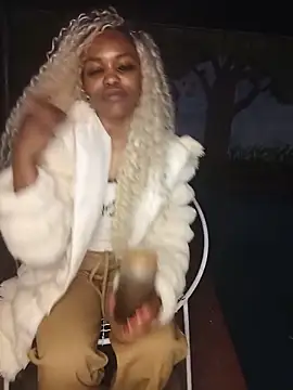 Aylerxoxo1 online show from 06/17/26, 12:00