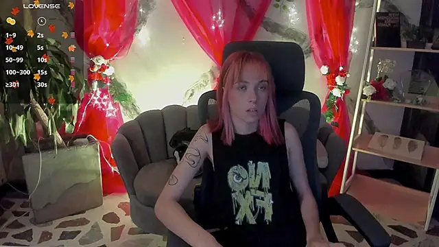 Snapshot of AlaskaFlowerss1_ chatting on 04/12/26, 05:11 AlaskaFlowerss1 online show from 04/12/26, 05:11