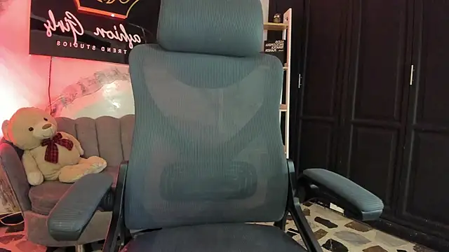 Snapshot of AlaskaFlowerss1_ chatting on 04/06/26, 05:41 AlaskaFlowerss1 online show from 04/06/26, 05:41