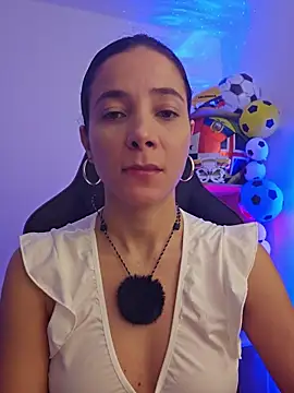 Snapshot of miaeyex chatting on 06/24/26, 12:04 miaeyex online show from 06/24/26, 12:04