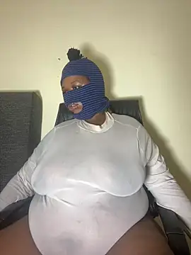 NaughtyGirl0000 online show from 05/27/26, 06:32