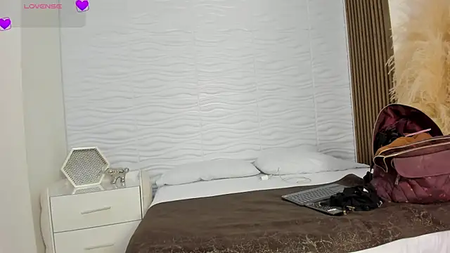 Snapshot of AlondraSoomer chatting on 04/05/26, 05:03 AlondraSoomer online show from 04/05/26, 05:03