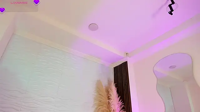 Snapshot of AlondraSoomer chatting on 04/13/26, 04:27 AlondraSoomer online show from 04/13/26, 04:27