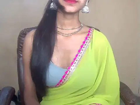 Snapshot of QueenOfDesire01 chatting on 03/19/26, 01:44 QueenOfDesire01 online show from 03/19/26, 01:44