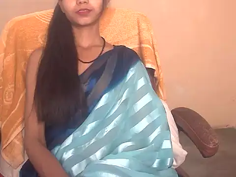 Snapshot of QueenOfDesire01 chatting on 04/06/26, 05:36 QueenOfDesire01 online show from 04/06/26, 05:36