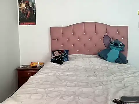 sakuraluna  online show from 03/17/26, 06:44