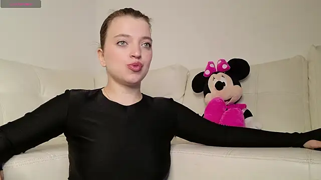 Snapshot of Minnie_mouse_18 chatting on 03/15/26, 05:20 Minnie mouse 18 online show from 03/15/26, 05:20