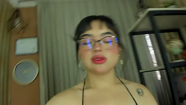 Snapshot of Mini_Rouse chatting on 04/04/26, 12:12 Mini Rouse online show from 04/04/26, 12:12