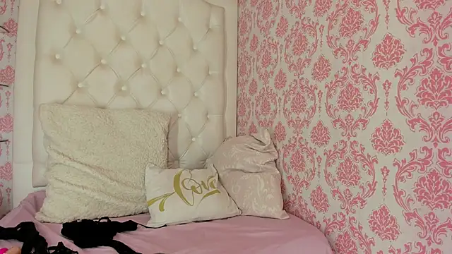 Snapshot of Mini_Rouse chatting on 04/14/26, 12:10 Mini Rouse online show from 04/14/26, 12:10