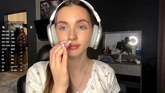 Veluxe online show from 04/08/26, 03:02