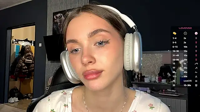 Veluxe online show from 03/31/26, 03:14