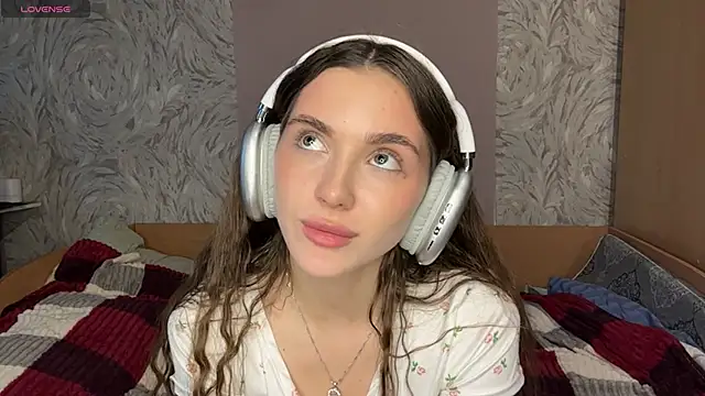 Veluxe online show from 04/03/26, 03:51