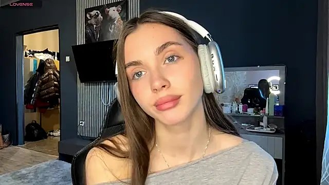 Veluxe online show from 03/30/26, 03:02