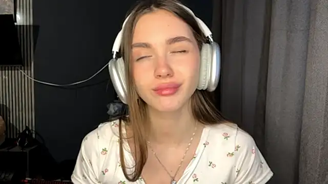 Veluxe online show from 04/07/26, 02:52