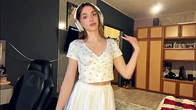 Veluxe online show from 03/17/26, 03:26