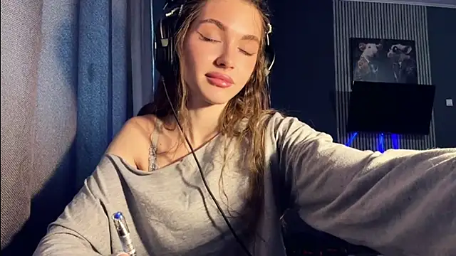 Veluxe online show from 03/15/26, 12:23