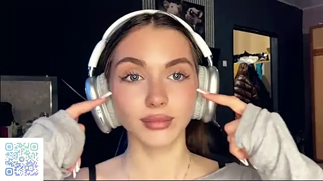 Veluxe online show from 03/19/26, 03:34