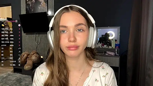 Veluxe online show from 04/11/26, 03:05