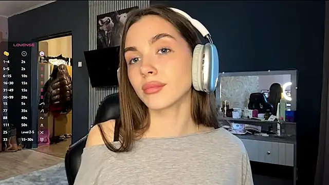 Veluxe online show from 03/29/26, 03:02