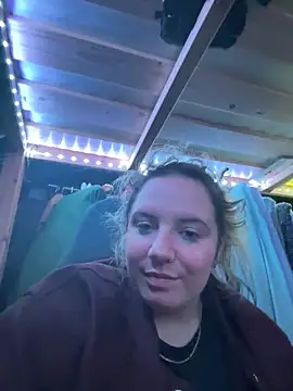 curvyneon online show from 04/16/26, 05:47