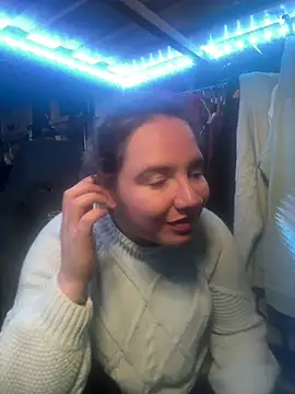 curvyneon online show from 04/12/26, 06:22