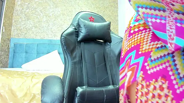 Snapshot of IsaSkinny chatting on 04/13/26, 07:51 IsaSkinny online show from 04/13/26, 07:51