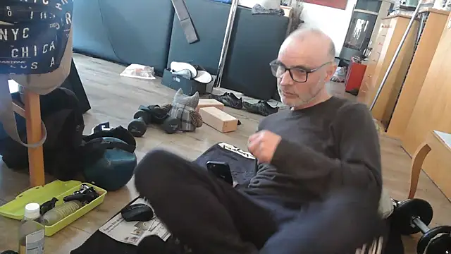 Snapshot of Thomate24 chatting on 03/20/26, 01:23 Thomate24 online show from 03/20/26, 01:23