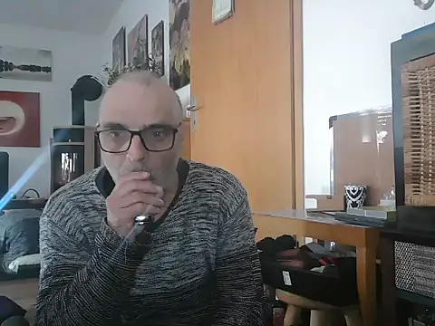 Snapshot of Thomate24 chatting on 03/28/26, 08:15 Thomate24 online show from 03/28/26, 08:15