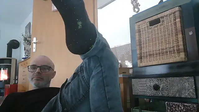 Snapshot of Thomate24 chatting on 04/04/26, 10:00 Thomate24 online show from 04/04/26, 10:00