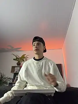 Snapshot of SebastianReed_ chatting on 05/12/26, 10:38 SebastianReed online show from 05/12/26, 10:38