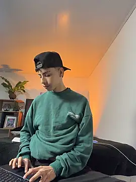 Snapshot of SebastianReed_ chatting on 04/18/26, 01:19 SebastianReed online show from 04/18/26, 01:19