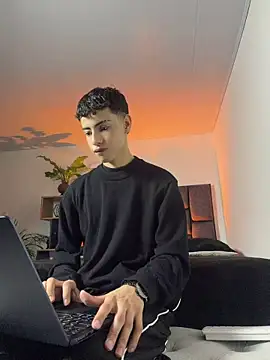 Snapshot of SebastianReed_ chatting on 05/21/26, 02:42 SebastianReed online show from 05/21/26, 02:42
