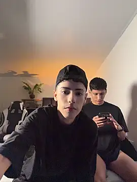 Snapshot of SebastianReed_ chatting on 04/14/26, 05:01 SebastianReed online show from 04/14/26, 05:01