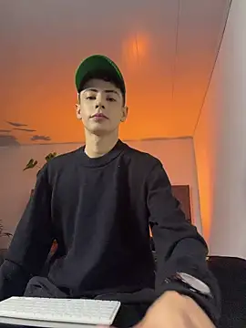 Snapshot of SebastianReed_ chatting on 05/29/26, 04:51 SebastianReed online show from 05/29/26, 04:51