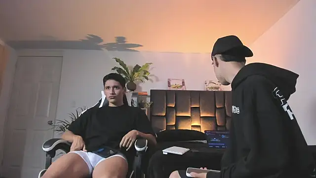 Snapshot of SebastianReed_ chatting on 04/25/26, 06:27 SebastianReed online show from 04/25/26, 06:27