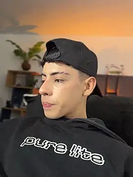 Snapshot of SebastianReed_ chatting on 04/05/26, 03:57 SebastianReed online show from 04/05/26, 03:57