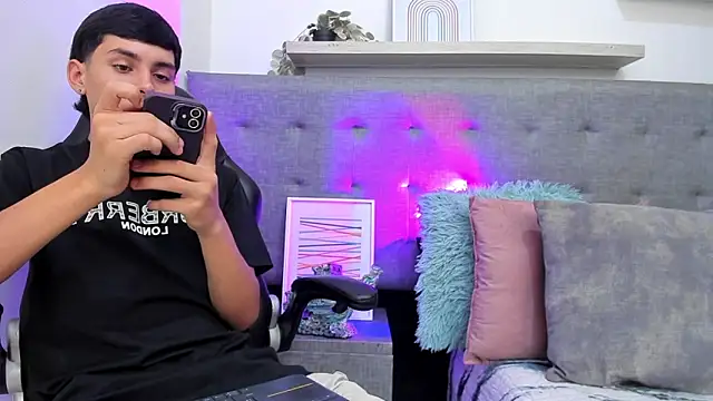 Andrew restrepoo online show from 03/26/26, 10:13