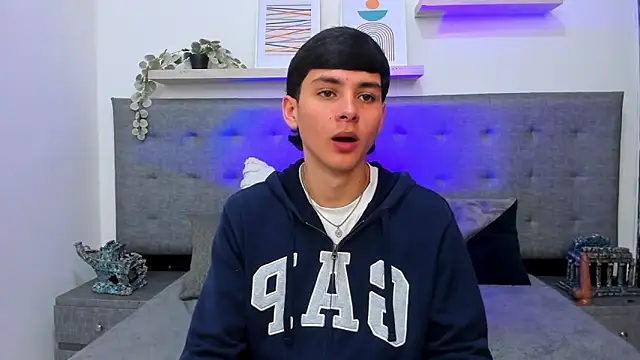 Andrew restrepoo online show from 04/13/26, 04:44