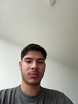 ApoloGray   online show from 04/17/26, 06:44