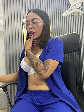 Snapshot of daniela-sexy chatting on 06/01/26, 02:39 daniela-sexy online show from 06/01/26, 02:39