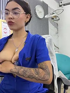Snapshot of daniela-sexy chatting on 05/23/26, 04:28 daniela-sexy online show from 05/23/26, 04:28
