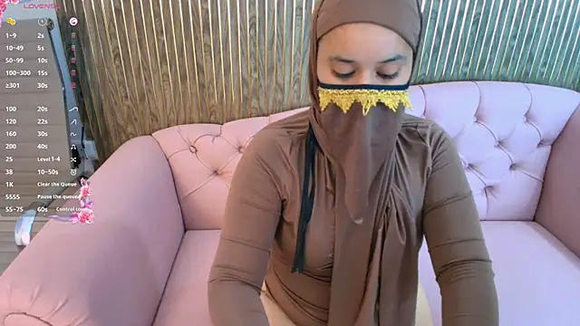 Aminaa Kaarim online show from 04/30/26, 07:21