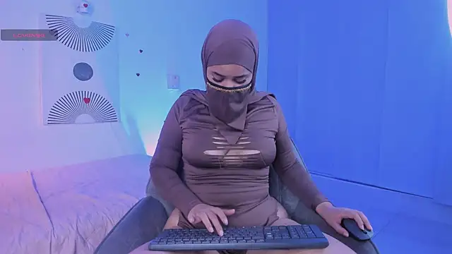 Snapshot of Aminaa_Kaarim chatting on 07/12/26, 02:12 Aminaa Kaarim online show from 07/12/26, 02:12